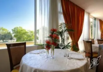 Hotel Bikini Римини