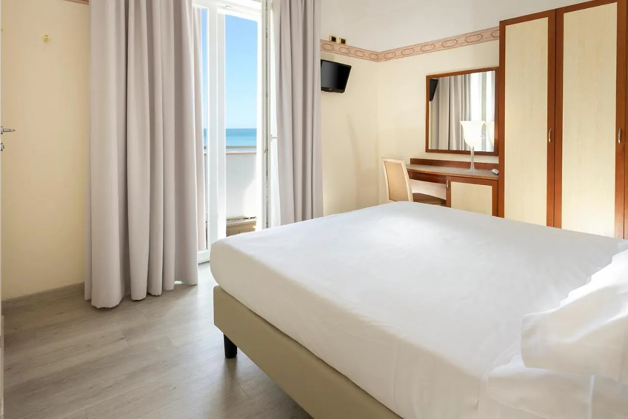 Hotel Bikini Римини