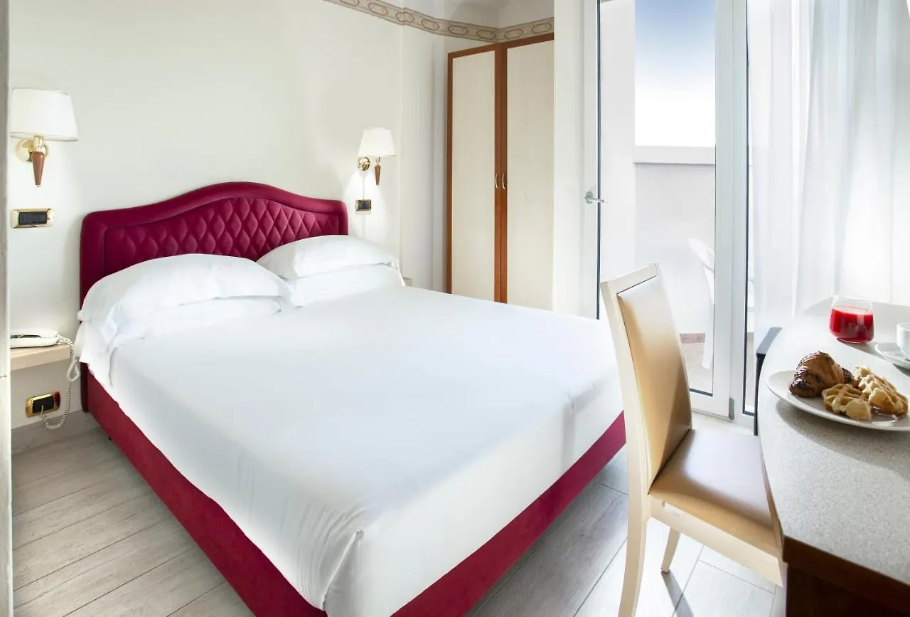 Hotel Bikini Римини 4*,