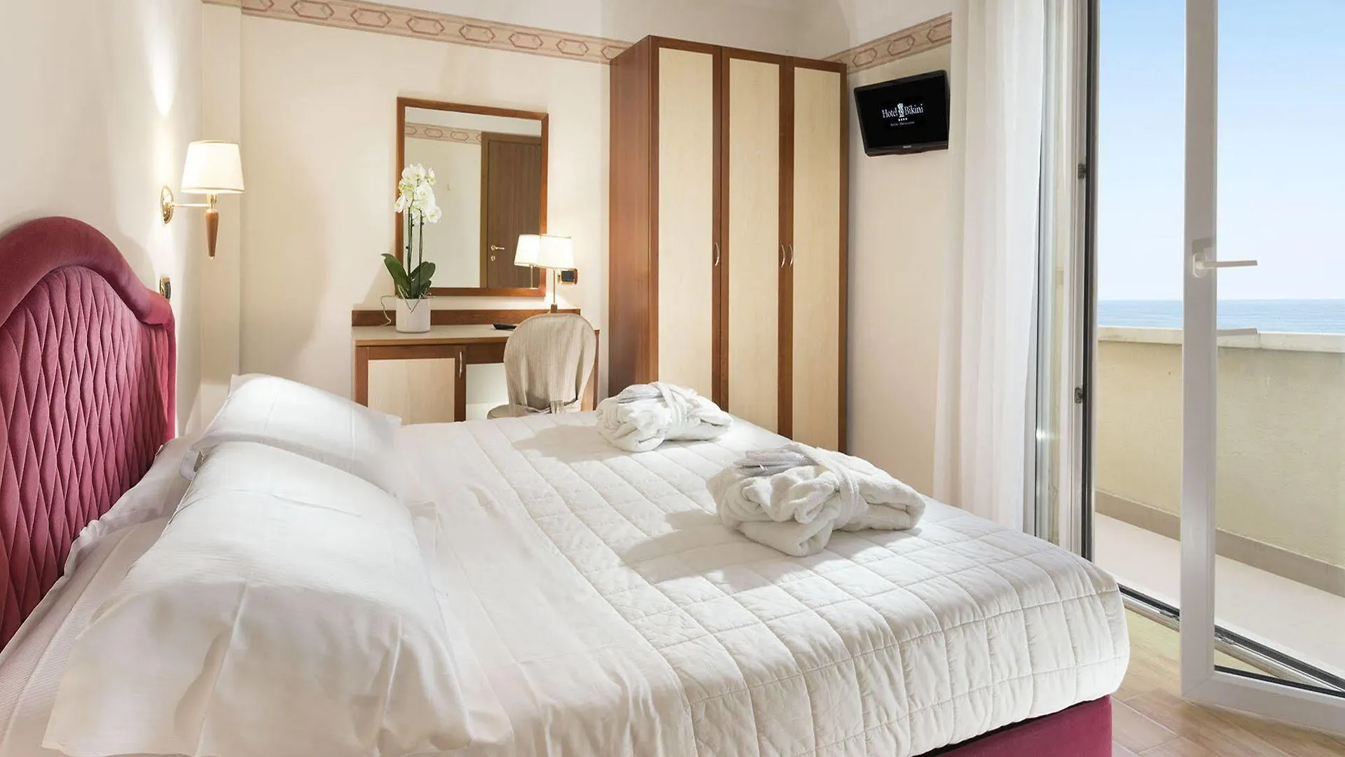 Hotel Bikini Римини