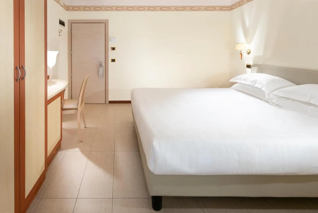 Hotel Bikini Rimini 4*,  Itália