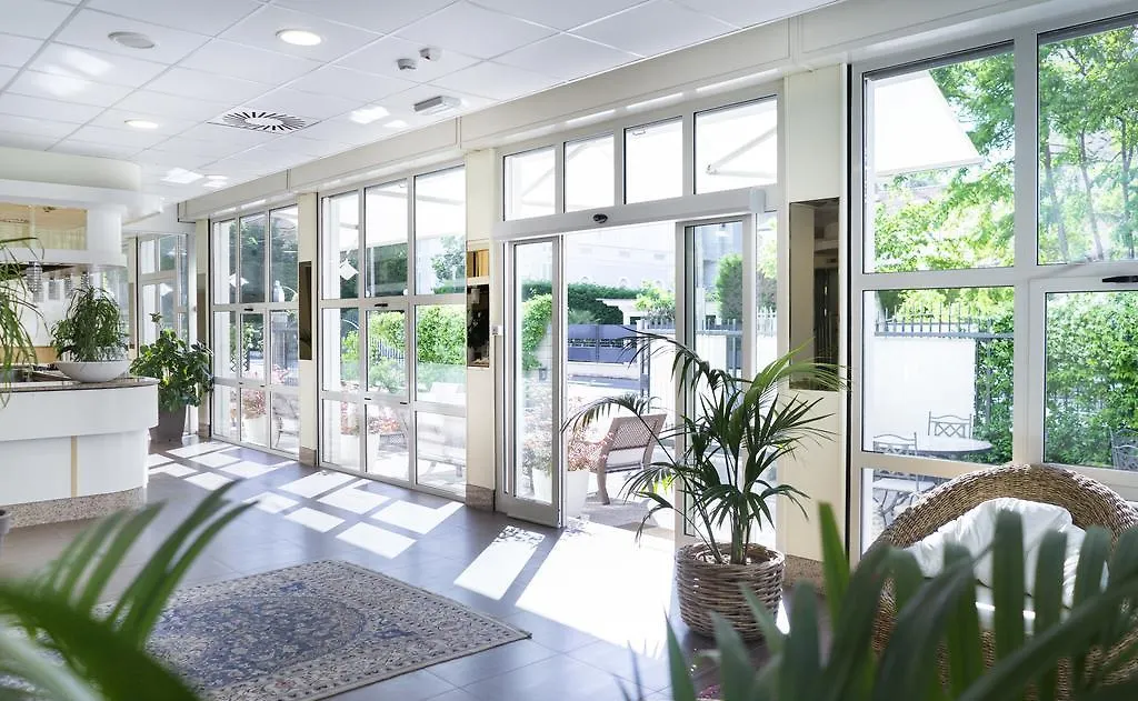 Hotel Bikini Rimini 4*,